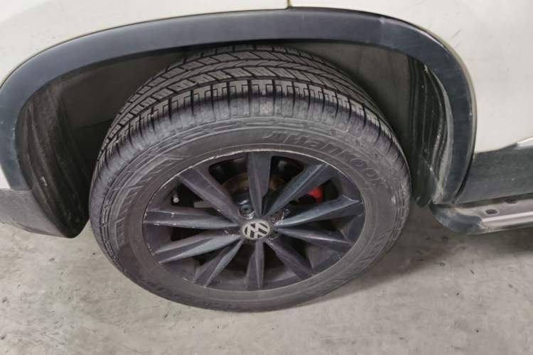 Used Volkswagen Tiguan 2017 300TSI Automatic Two-Wheel Drive Silk Road Comfort Edition Right Rear Wheel Hub