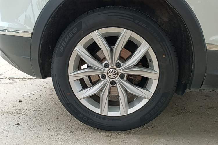 Used Volkswagen Tiguan 2017 330TSI All-Wheel-Drive Innovation Model Right Rear Wheel Hub