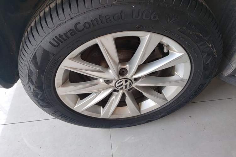 Used Volkswagen Tiguan 2017 300TSI Automatic Two-Wheel Drive Silk Road Luxury Edition Right Rear Wheel Hub