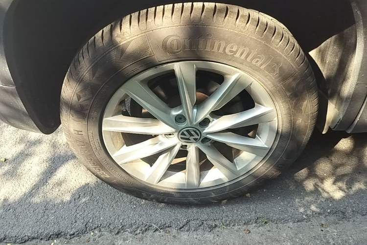 Used Volkswagen Tiguan 2017 300TSI Automatic Two-Wheel Drive Silk Road Comfort Edition Right Rear Wheel Hub