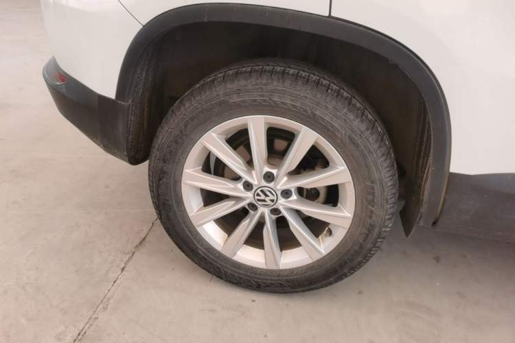 Used Volkswagen Tiguan 2017 300TSI Automatic Two-Wheel Drive Silk Road Comfort Edition Right Rear Wheel Hub