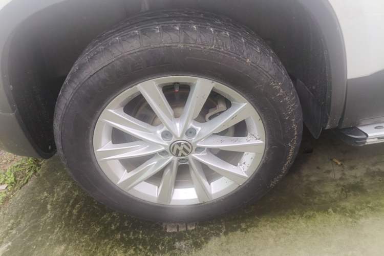 Used Volkswagen Tiguan 2017 300TSI Automatic Two-Wheel Drive Silk Road Luxury Edition Right Rear Wheel Hub