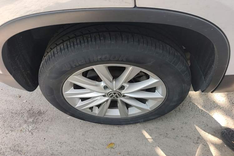 Used Volkswagen Tiguan 2017 300TSI Automatic Two-Wheel Drive Silk Road Comfort Edition Right Rear Wheel Hub