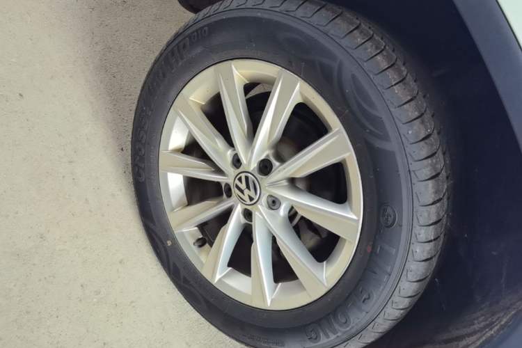 Used Volkswagen Tiguan 2017 300TSI Automatic Two-Wheel Drive Silk Road Comfort Edition Right Rear Wheel Hub