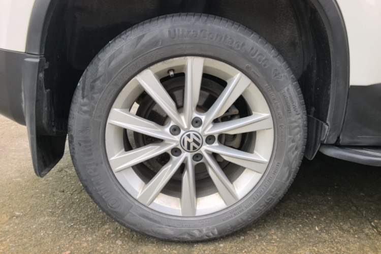 Used Volkswagen Tiguan 2017 300TSI Automatic Two-Wheel Drive Silk Road Luxury Edition Right Rear Wheel Hub