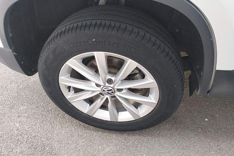 Used Volkswagen Tiguan 2017 300TSI Automatic Two-Wheel Drive Silk Road Luxury Edition Right Rear Wheel Hub