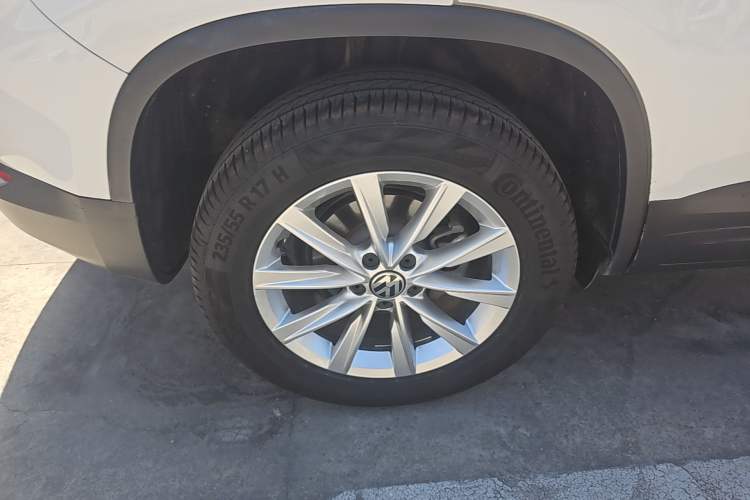 Used Volkswagen Tiguan 2017 300TSI Automatic Two-Wheel Drive Silk Road Luxury Edition Right Rear Wheel Hub