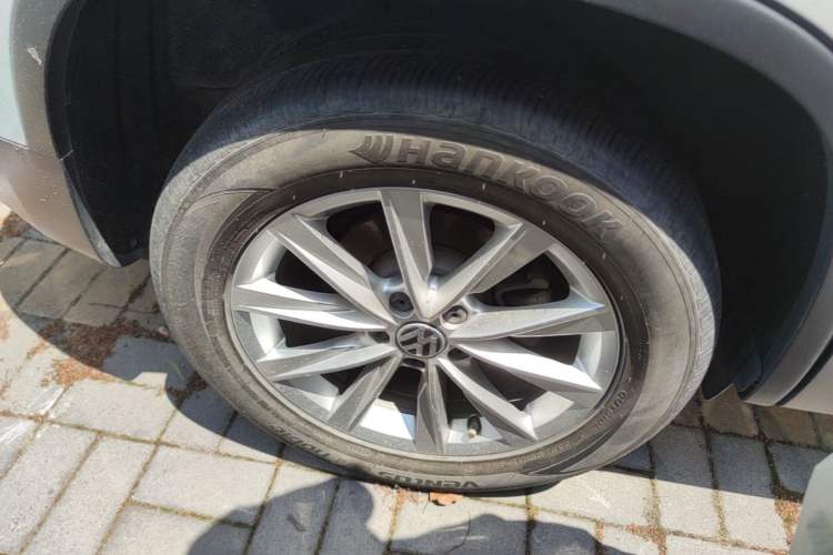 Used Volkswagen Tiguan 2017 300TSI Automatic Two-Wheel Drive Silk Road Luxury Edition Right Rear Wheel Hub