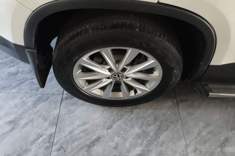 Used Volkswagen Tiguan 2017 300TSI Automatic Two-Wheel Drive Silk Road Luxury Edition Right Rear Wheel Hub