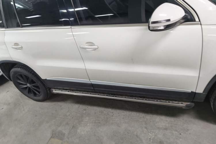 Used Volkswagen Tiguan 2017 300TSI Automatic Two-Wheel Drive Silk Road Comfort Edition Right Side Sill
