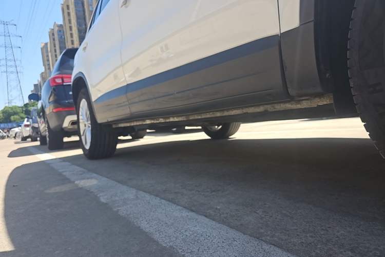 Used Volkswagen Tiguan 2017 300TSI Automatic Two-Wheel Drive Silk Road Luxury Edition Right Side Sill