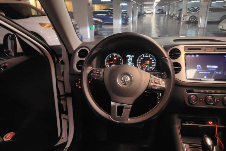 Used Volkswagen Tiguan 2017 300TSI Automatic Two-Wheel Drive Silk Road Comfort Edition Steering Wheel