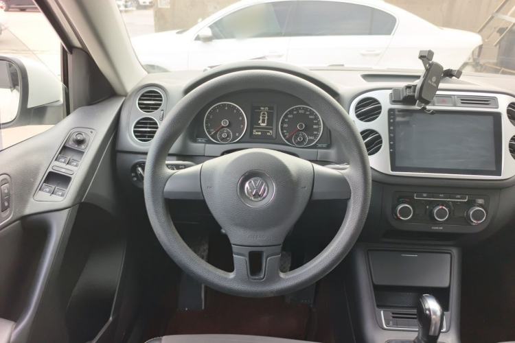 Used Volkswagen Tiguan 2017 300TSI Automatic Two-Wheel Drive Silk Road Luxury Edition Steering Wheel