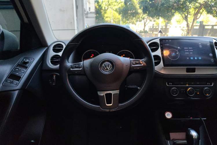 Used Volkswagen Tiguan 2017 300TSI Automatic Two-Wheel Drive Silk Road Comfort Edition Steering Wheel