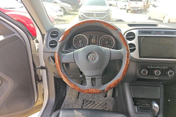 Used Volkswagen Tiguan 2017 300TSI Automatic Two-Wheel Drive Silk Road Luxury Edition Steering Wheel