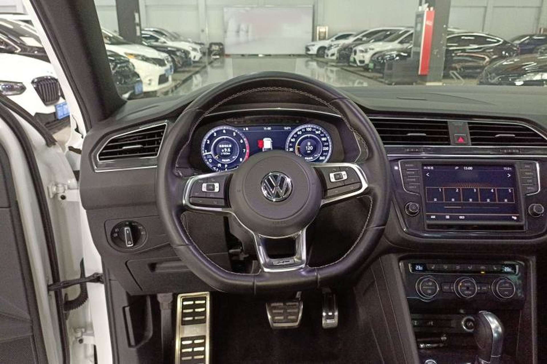 Used Volkswagen Tiguan 2017 380TSI Four-Wheel Drive R-Line Steering Wheel