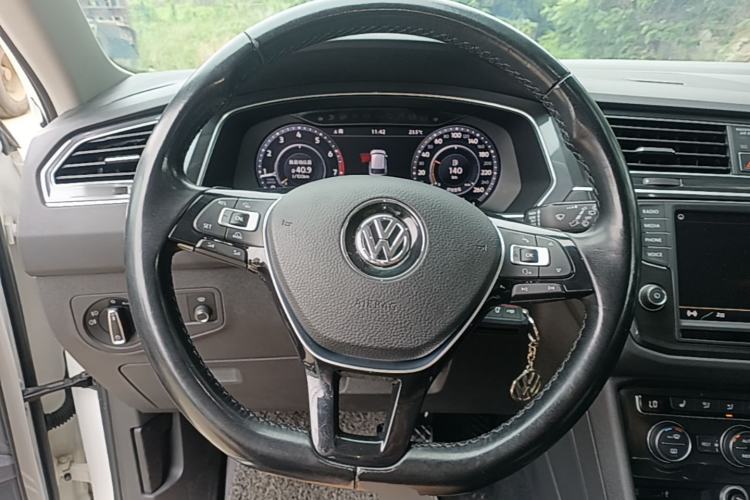 Used Volkswagen Tiguan 2017 330TSI All-Wheel-Drive Innovation Model Steering Wheel