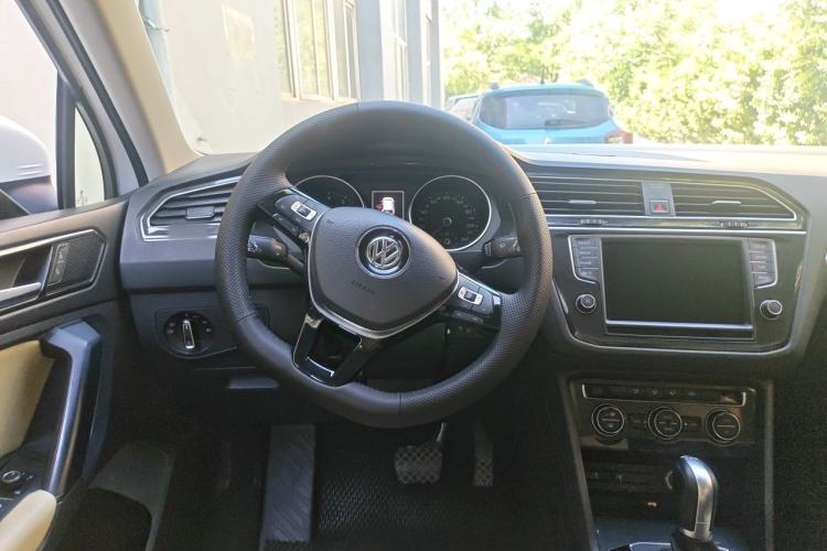 Used Volkswagen Tiguan 2017 280TSI Two-Wheel-Drive Elite Version Steering Wheel