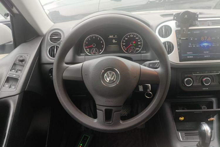 Used Volkswagen Tiguan 2017 300TSI Automatic Two-Wheel Drive Silk Road Luxury Edition Steering Wheel
