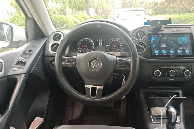 Used Volkswagen Tiguan 2017 300TSI Automatic Two-Wheel Drive Silk Road Luxury Edition Steering Wheel