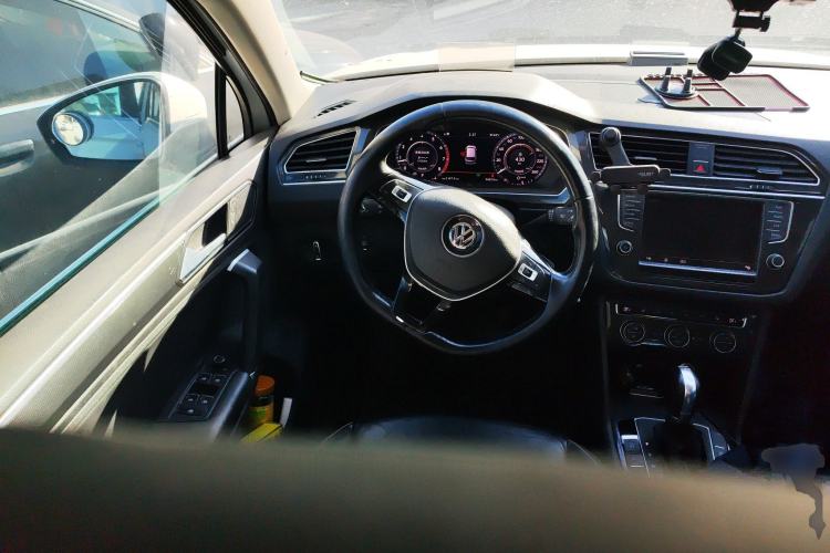 Used Volkswagen Tiguan 2017 330TSI All-Wheel-Drive Innovation Model Steering Wheel