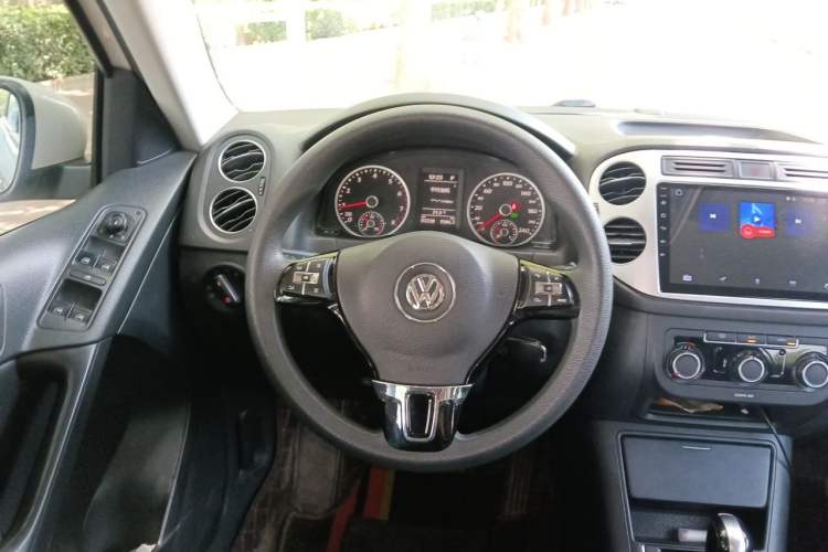 Used Volkswagen Tiguan 2017 300TSI Automatic Two-Wheel Drive Silk Road Luxury Edition Steering Wheel