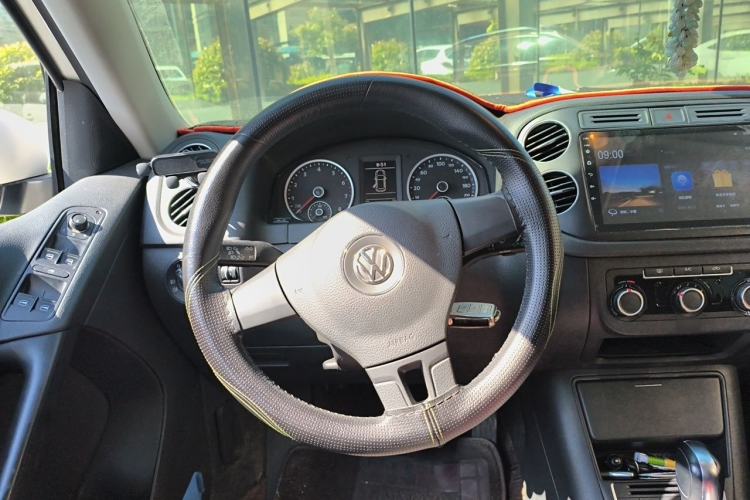 Used Volkswagen Tiguan 2017 300TSI Automatic Two-Wheel Drive Silk Road Luxury Edition Steering Wheel