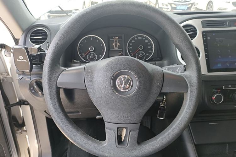 Used Volkswagen Tiguan 2017 300TSI Automatic Two-Wheel Drive Silk Road Luxury Edition Steering Wheel
