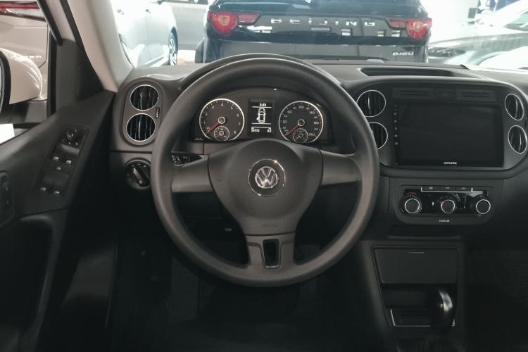 Used Volkswagen Tiguan 2017 300TSI Automatic Two-Wheel Drive Silk Road Luxury Edition Steering Wheel