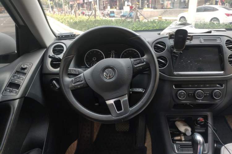 Used Volkswagen Tiguan 2017 300TSI Automatic Two-Wheel Drive Silk Road Comfort Edition Steering Wheel