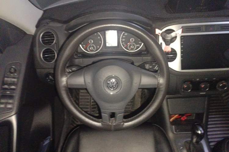 Used Volkswagen Tiguan 2017 300TSI Automatic Two-Wheel Drive Silk Road Luxury Edition Steering Wheel