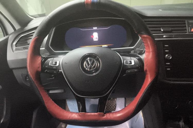 Used Volkswagen Tiguan 2017 330TSI All-Wheel-Drive Innovation Model Steering Wheel