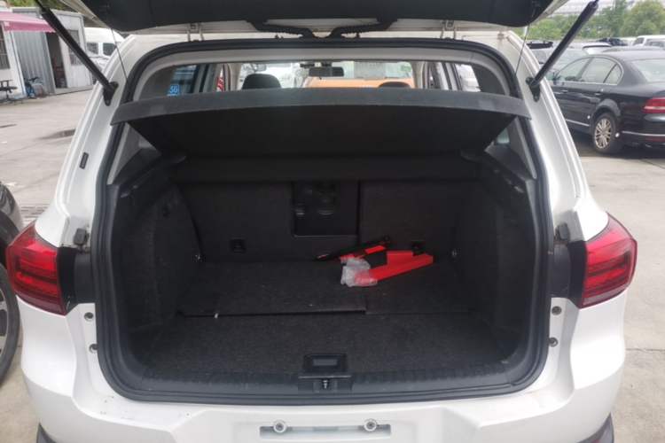 Used Volkswagen Tiguan 2017 300TSI Automatic Two-Wheel Drive Silk Road Comfort Edition Trunk