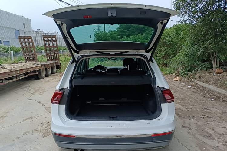 Used Volkswagen Tiguan 2017 330TSI All-Wheel-Drive Innovation Model Trunk