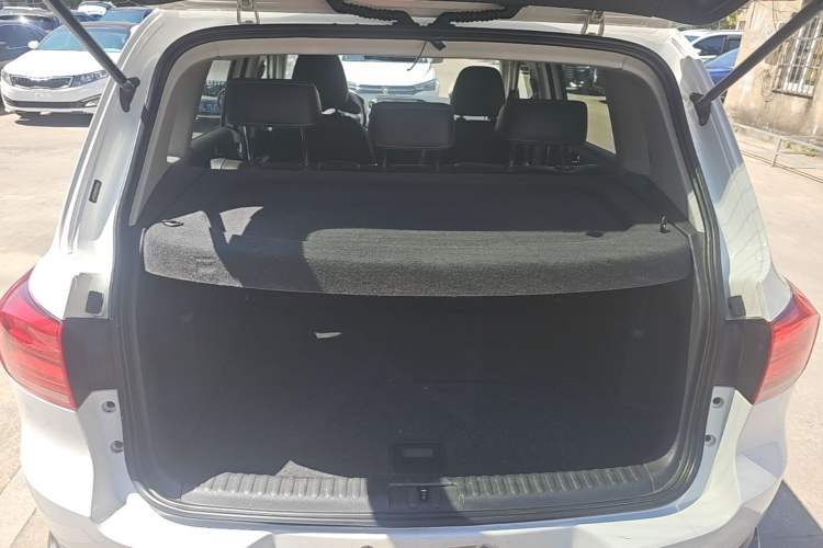 Used Volkswagen Tiguan 2017 300TSI Automatic Two-Wheel Drive Silk Road Luxury Edition Trunk