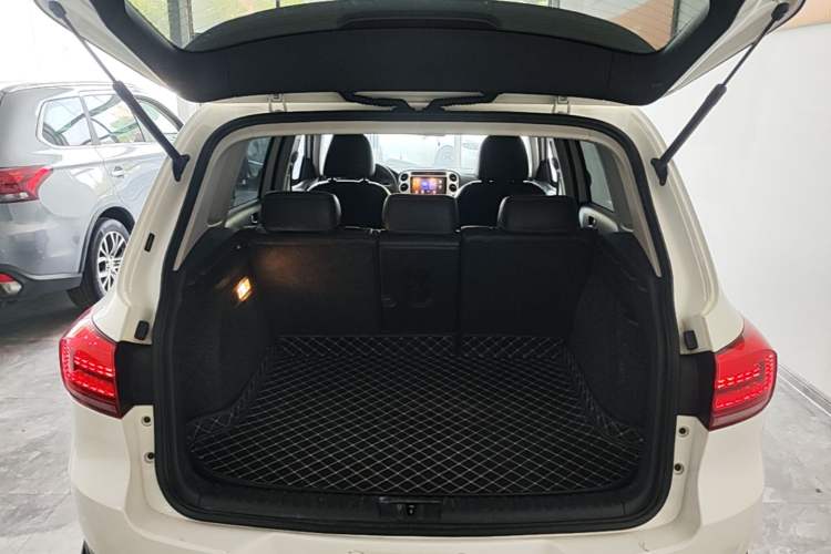 Used Volkswagen Tiguan 2017 300TSI Automatic Two-Wheel Drive Silk Road Luxury Edition Trunk