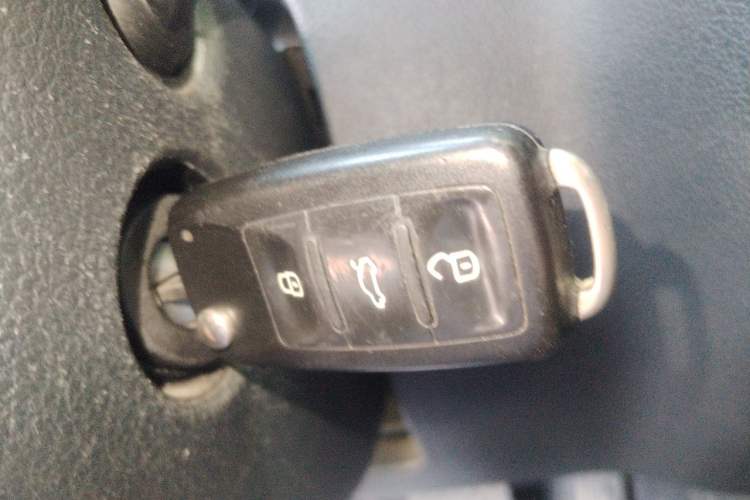Used Volkswagen Tiguan 2017 300TSI Automatic Two-Wheel Drive Silk Road Comfort Edition Vehicle Key