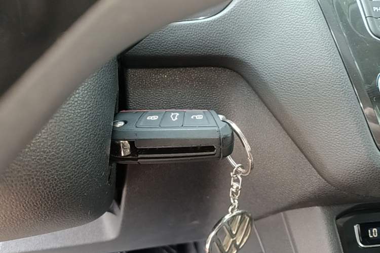 Used Volkswagen Tiguan 2017 330TSI All-Wheel-Drive Innovation Model Vehicle Key