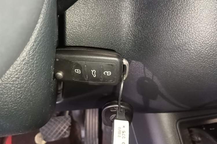 Used Volkswagen Tiguan 2017 300TSI Automatic Two-Wheel Drive Silk Road Comfort Edition Vehicle Key