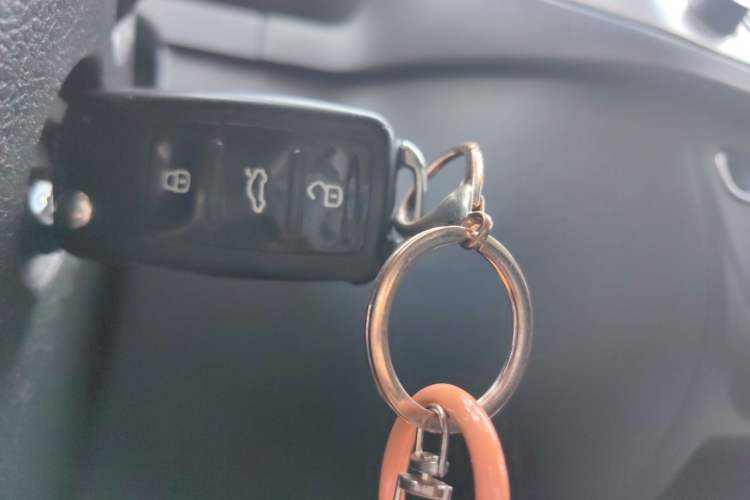 Used Volkswagen Tiguan 2017 300TSI Automatic Two-Wheel Drive Silk Road Comfort Edition Vehicle Key