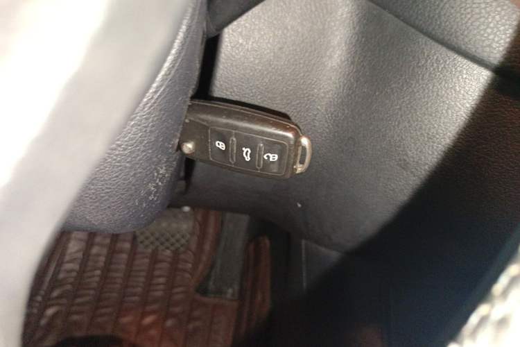 Used Volkswagen Tiguan 2017 300TSI Automatic Two-Wheel Drive Silk Road Comfort Edition Vehicle Key