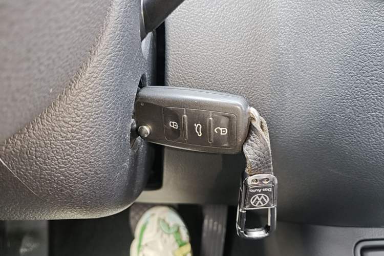 Used Volkswagen Tiguan 2017 300TSI Automatic Two-Wheel Drive Silk Road Luxury Edition Vehicle Key