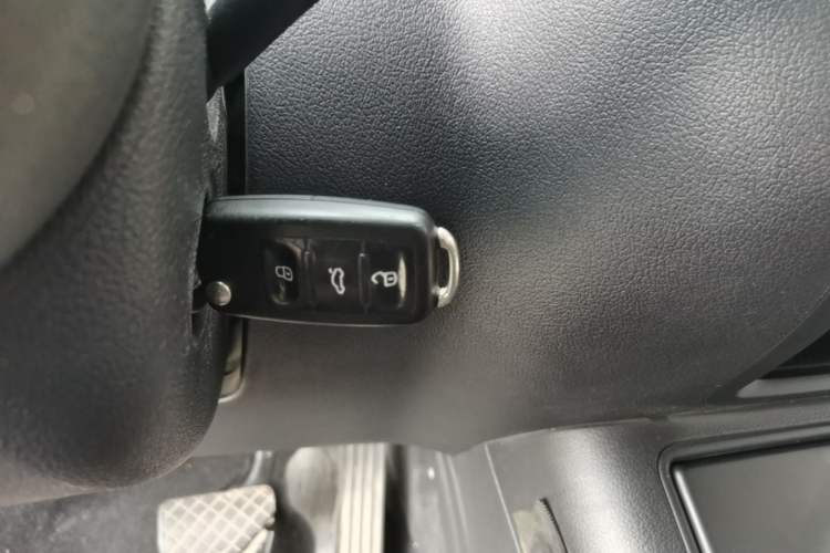 Used Volkswagen Tiguan 2017 300TSI Automatic Two-Wheel Drive Silk Road Luxury Edition Vehicle Key