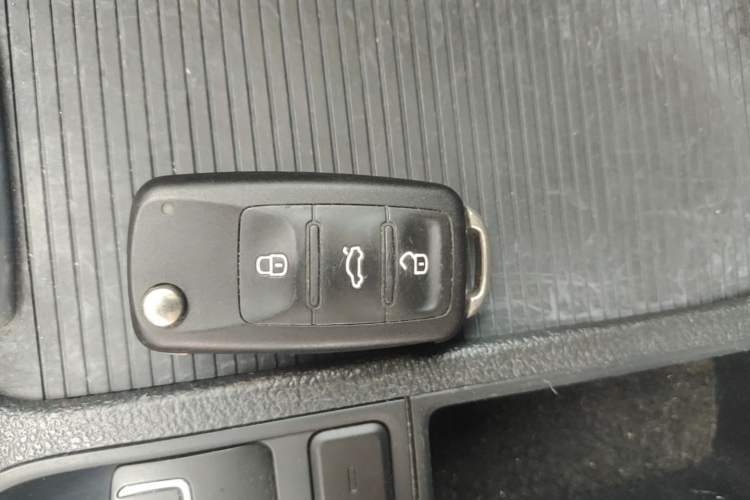 Used Volkswagen Tiguan 2017 300TSI Automatic Two-Wheel Drive Silk Road Comfort Edition Vehicle Key