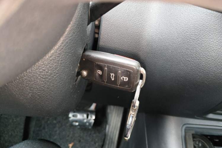 Used Volkswagen Tiguan 2017 300TSI Automatic Two-Wheel Drive Silk Road Luxury Edition Vehicle Key