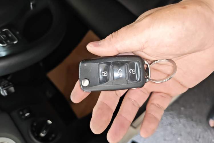 Used Volkswagen Tiguan 2017 300TSI Automatic Two-Wheel Drive Silk Road Comfort Edition Vehicle Key