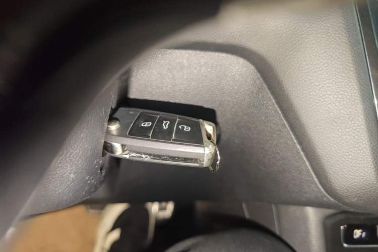 Used Volkswagen Tiguan 2017 330TSI All-Wheel-Drive Innovation Model Vehicle Key