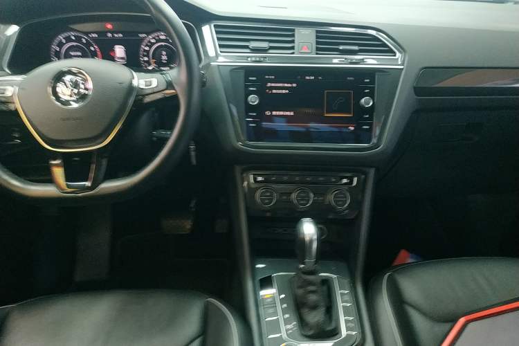 Used Volkswagen Tiguan 2018 330TSI All-Wheel-Drive Innovation Model Audio And AC Panel