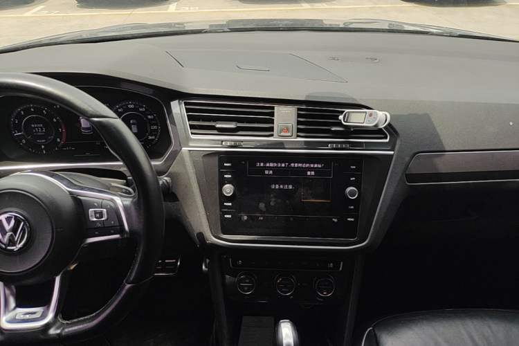 Used Volkswagen Tiguan 2018 380TSI Four-Wheel Drive R-Line Audio And AC Panel