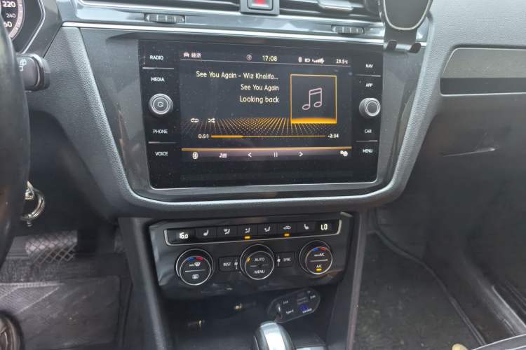 Used Volkswagen Tiguan 2018 330TSI All-Wheel-Drive Innovation Model Audio And AC Panel